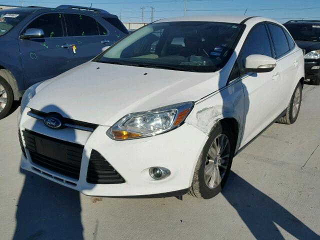 1FAHP3H20CL332986 - 2012 FORD FOCUS SEL WHITE photo 2