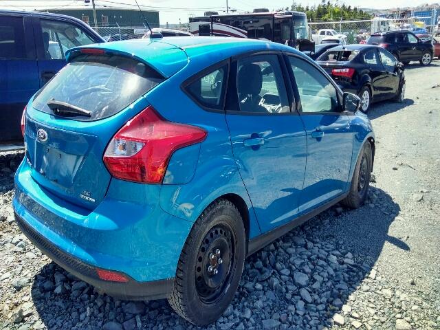 1FADP3K28EL284874 - 2014 FORD FOCUS SE BLUE photo 4