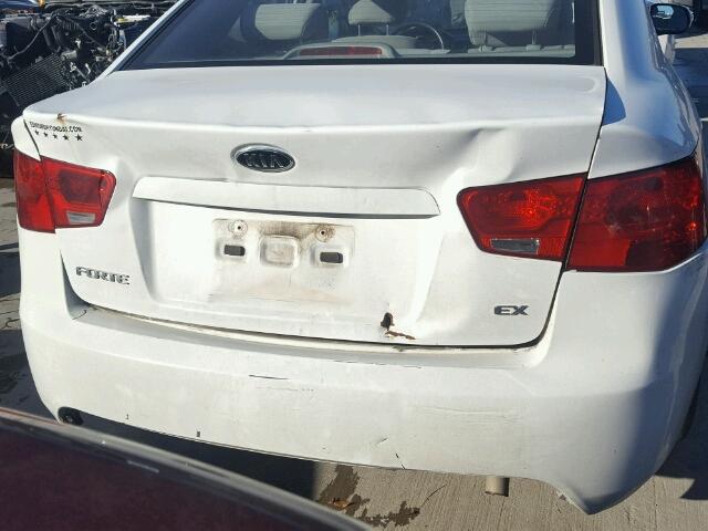 KNAFU4A22A5053337 - 2010 KIA FORTE WHITE photo 9