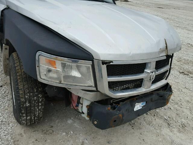 1D7HW38K58S509726 - 2008 DODGE DAKOTA SXT SILVER photo 9