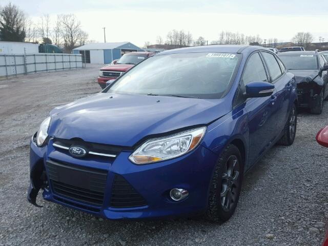 1FAHP3K21CL427811 - 2012 FORD FOCUS SE BLUE photo 2