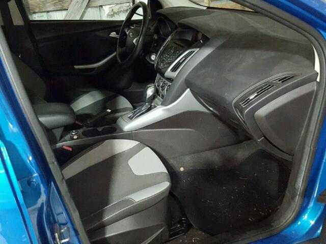 1FAHP3K21CL427811 - 2012 FORD FOCUS SE BLUE photo 5