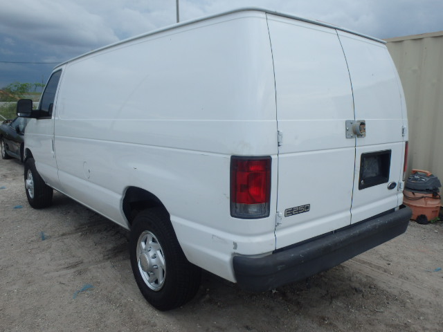 1FTNE24W83HB30115 - 2003 FORD ECONOLINE WHITE photo 3