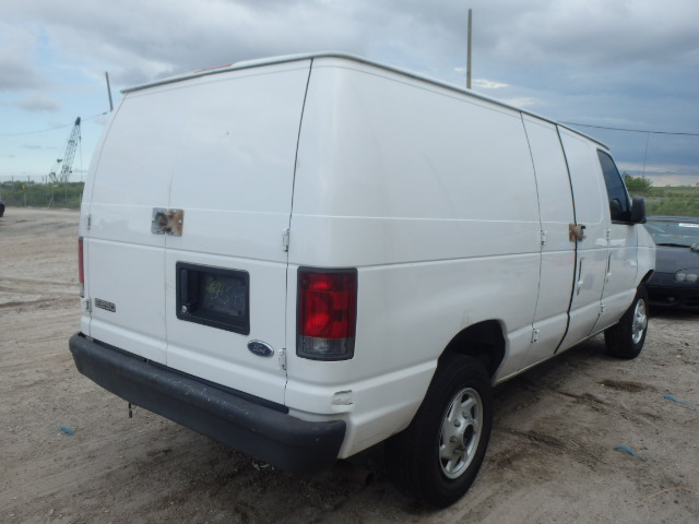 1FTNE24W83HB30115 - 2003 FORD ECONOLINE WHITE photo 4