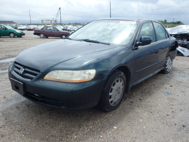 1HGCG56401A103688 - 2001 HONDA ACCORD LX GREEN photo 2