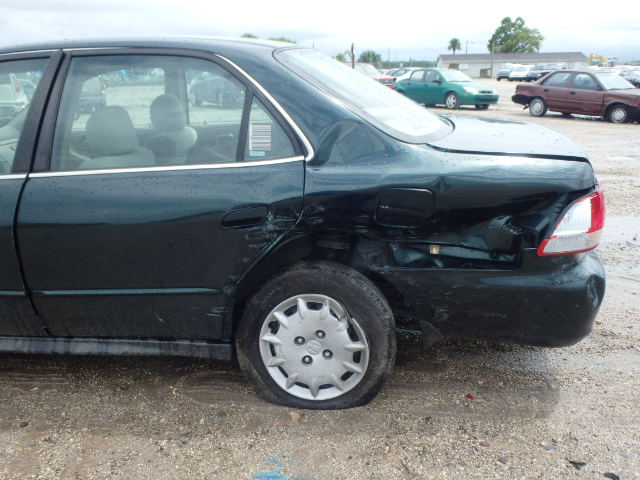 1HGCG56401A103688 - 2001 HONDA ACCORD LX GREEN photo 9