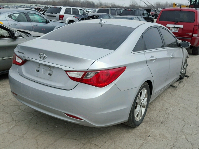 5NPEC4AC1BH031521 - 2011 HYUNDAI SONATA SE/ SILVER photo 4