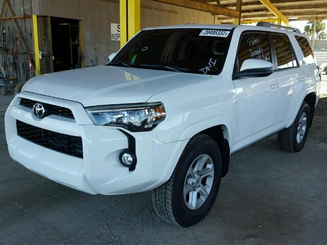 JTEZU5JR5F5089755 - 2015 TOYOTA 4RUNNER SR WHITE photo 2