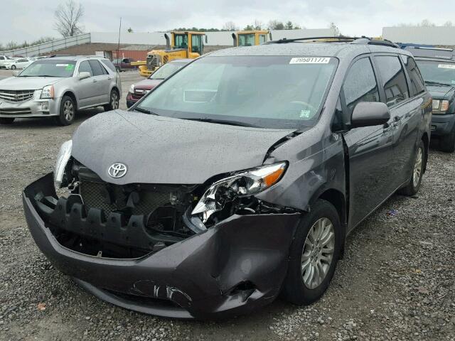 5TDYK3DC1ES424813 - 2014 TOYOTA SIENNA XLE SILVER photo 2