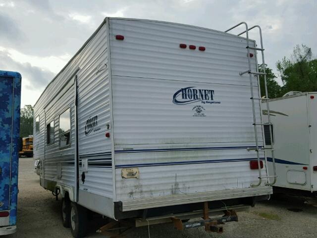 4YDF285207305471 - 2002 KEYSTONE HORNET WHITE photo 3