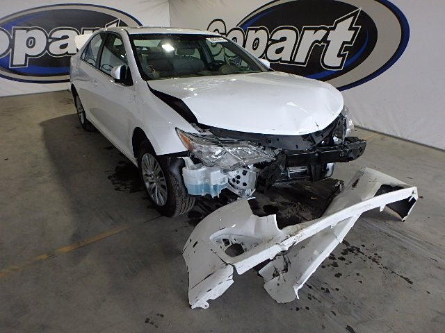 4T1BF1FK0EU470028 - 2014 TOYOTA CAMRY L WHITE photo 1