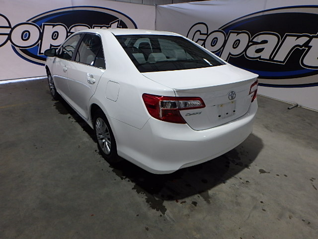 4T1BF1FK0EU470028 - 2014 TOYOTA CAMRY L WHITE photo 3