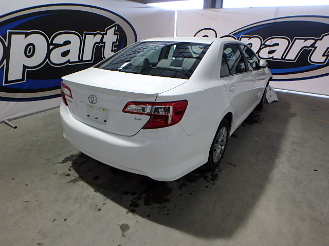 4T1BF1FK0EU470028 - 2014 TOYOTA CAMRY L WHITE photo 4