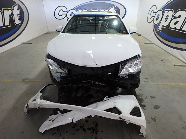 4T1BF1FK0EU470028 - 2014 TOYOTA CAMRY L WHITE photo 9