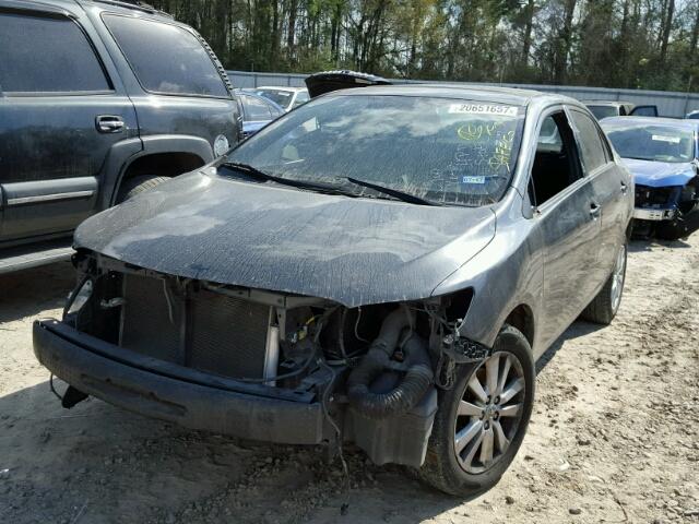 1NXBU4EE0AZ207647 - 2010 TOYOTA COROLLA BA GRAY photo 2