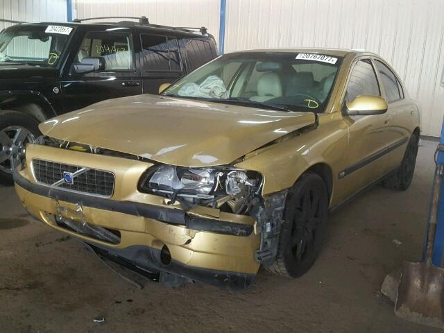 YV1RH58D622175889 - 2002 VOLVO S60 2.5T GOLD photo 2