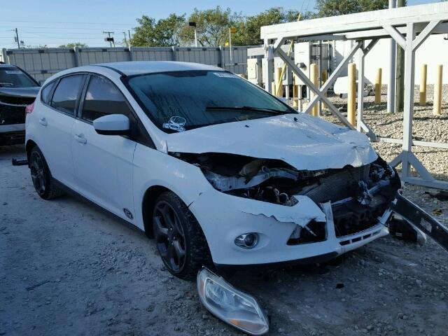 1FAHP3K26CL120943 - 2012 FORD FOCUS SE WHITE photo 1