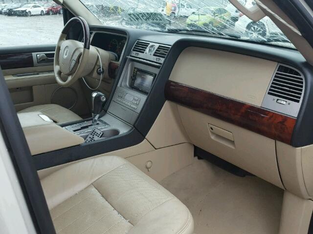 5LMFU28565LJ15923 - 2005 LINCOLN NAVIGATOR WHITE photo 5