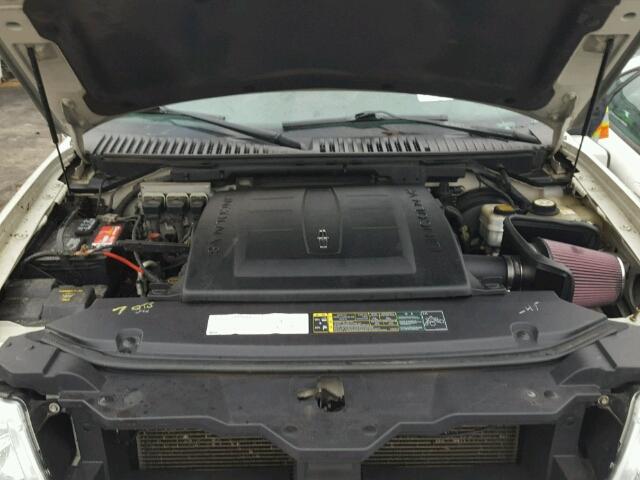 5LMFU28565LJ15923 - 2005 LINCOLN NAVIGATOR WHITE photo 7