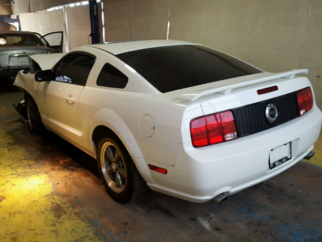 1ZVFT82H755255920 - 2005 FORD MUSTANG GT WHITE photo 3