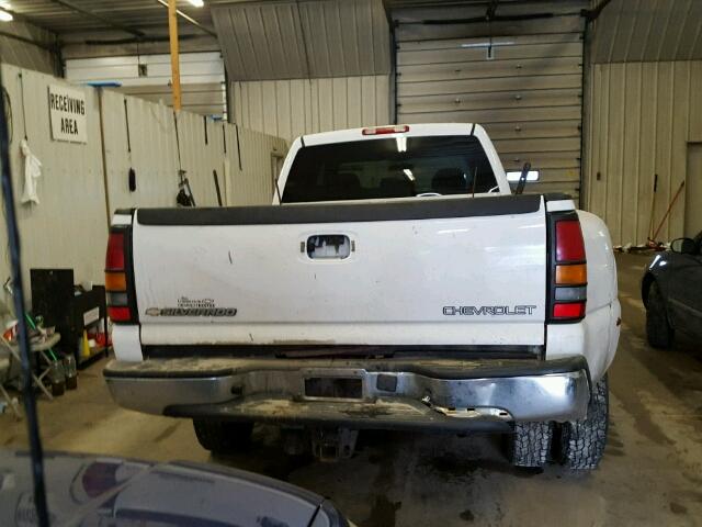 1GCJK33255F811259 - 2005 CHEVROLET SILVERADO WHITE photo 10