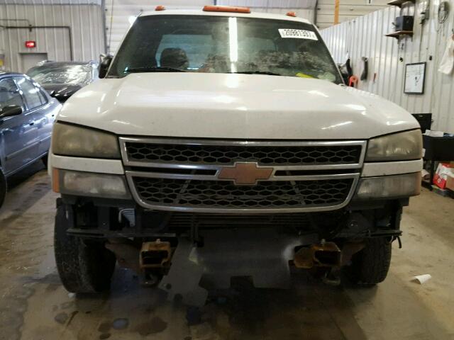 1GCJK33255F811259 - 2005 CHEVROLET SILVERADO WHITE photo 9