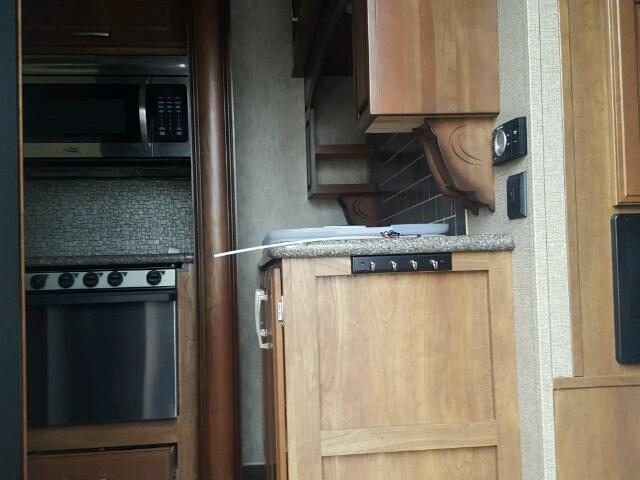 4YDF37928F4702371 - 2015 KEYSTONE MONTANA BEIGE photo 5