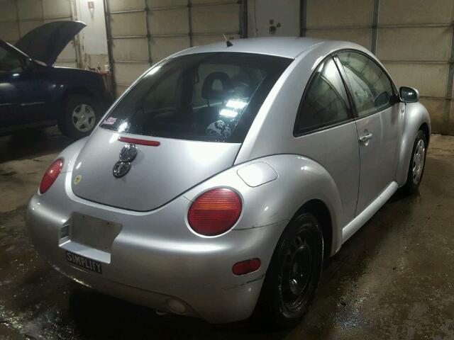 3VWCK21C21M437179 - 2001 VOLKSWAGEN NEW BEETLE 银色 照片 4