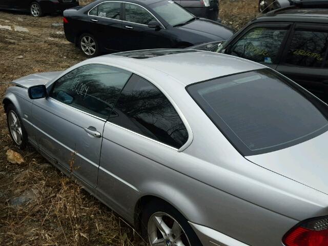 WBABN33452PG56361 - 2002 BMW 325 CI Արծաթագույն լուսանկար 3