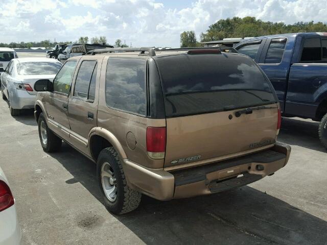 1GNCS13W62K162193 - 2002 CHEVROLET BLAZER TAN photo 3