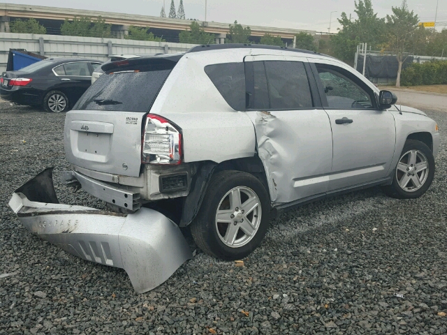 1J8FT47007D255922 - 2007 JEEP COMPASS SILVER photo 4