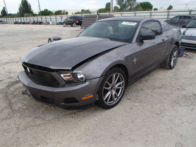 1ZVBP8AN0A5108035 - 2010 FORD MUSTANG GRAY photo 2