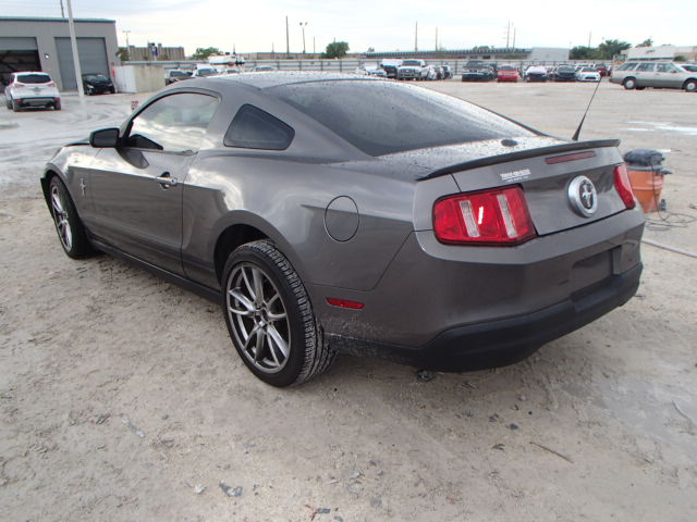 1ZVBP8AN0A5108035 - 2010 FORD MUSTANG GRAY photo 3