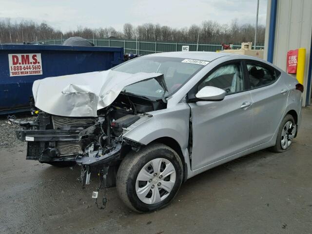 5NPDH4AE7GH796349 - 2016 HYUNDAI ELANTRA SE SILVER photo 2