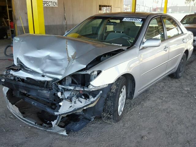 4T1BE32K94U848964 - 2004 TOYOTA CAMRY LE SILVER photo 2