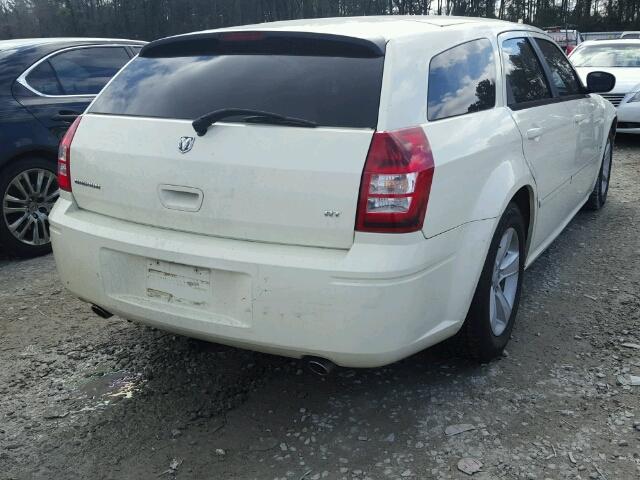 2D4GV582X5H676996 - 2005 DODGE MAGNUM R/T CREAM photo 4