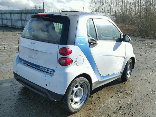 WMEEJ3BA9DK656073 - 2013 SMART FORTWO PUR TWO TONE photo 4