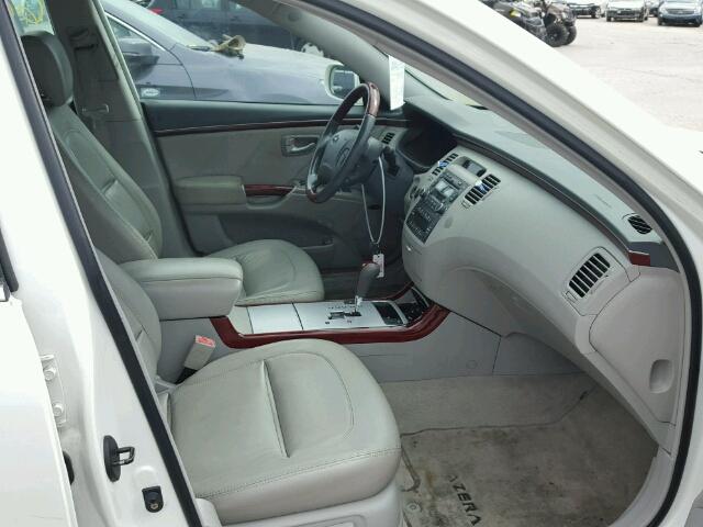 KMHFC46F76A094204 - 2006 HYUNDAI AZERA SE WHITE photo 5