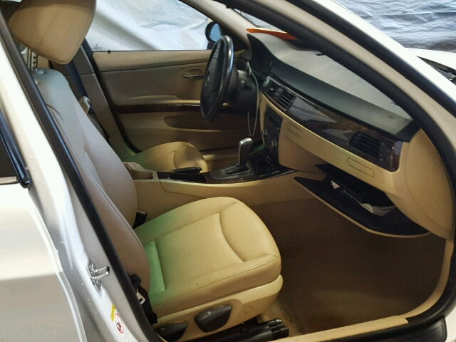 WBAVC93588K038422 - 2008 BMW 328XI WHITE photo 5