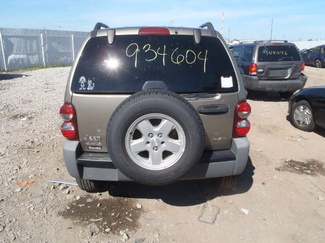 1J4GL48K95W506797 - 2005 JEEP LIBERTY SP TAN photo 5