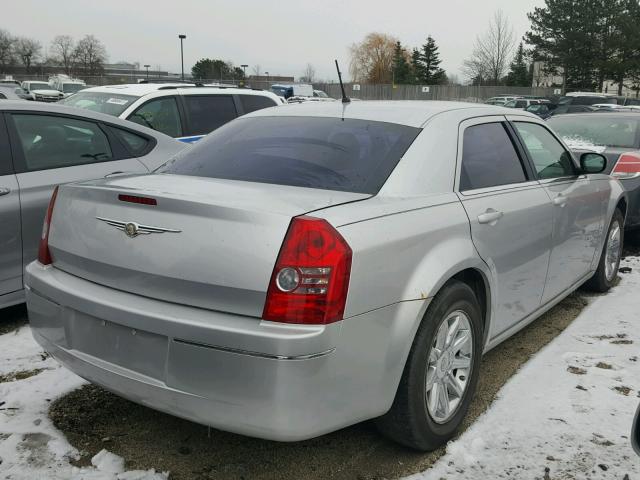 2C3KA53G98H108821 - 2008 CHRYSLER 300 SILVER photo 4