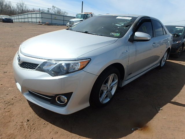 4T1BD1FK1EU126410 - 2014 TOYOTA CAMRY HYBR SILVER photo 2