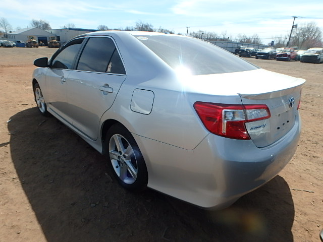 4T1BD1FK1EU126410 - 2014 TOYOTA CAMRY HYBR SILVER photo 3