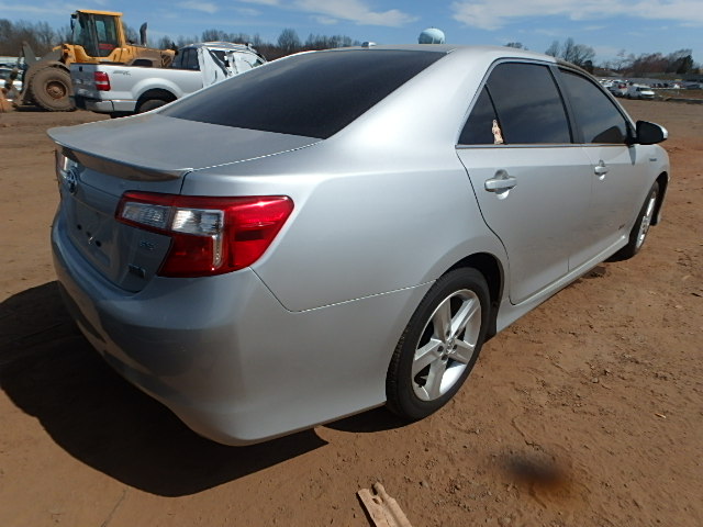 4T1BD1FK1EU126410 - 2014 TOYOTA CAMRY HYBR SILVER photo 4