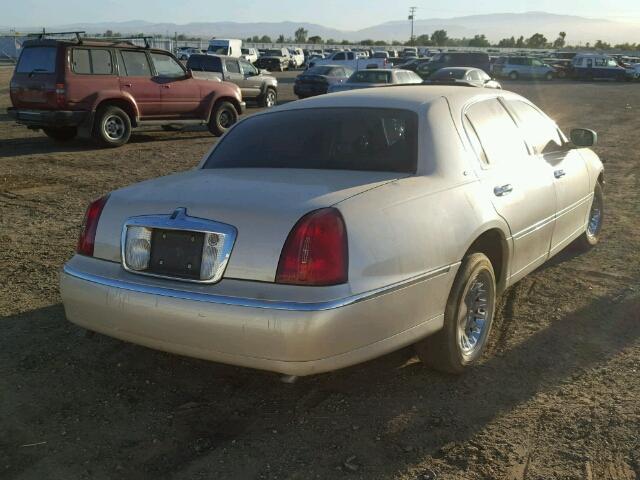 1LNHM83W7XY658461 - 1999 LINCOLN TOWN CAR C BEIGE photo 4