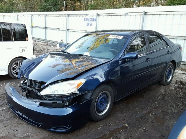 4T1BE32K04U349700 - 2004 TOYOTA CAMRY LE BLUE photo 2