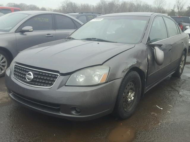 1N4AL11D65C268453 - 2005 NISSAN ALTIMA S GRAY photo 2