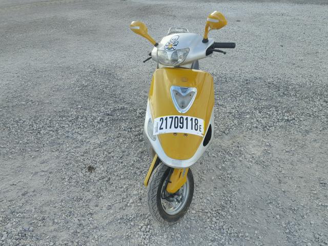 LFETAA18467000824 - 2006 WUXI SCOOTER YELLOW photo 10