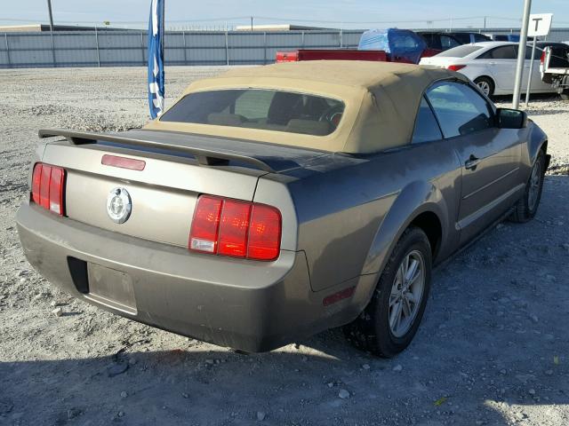 1ZVFT84NX55182416 - 2005 FORD MUSTANG GRAY photo 4