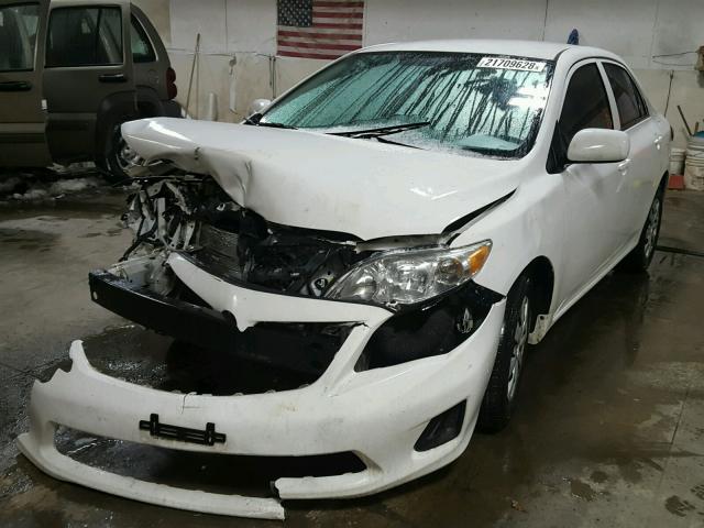 2T1BU4EE9DC952306 - 2013 TOYOTA COROLLA BA WHITE photo 2